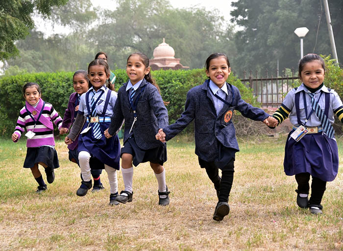 अभिभावक बताएं, स्कूल कब से खोले जाएं : एमएचआरडी