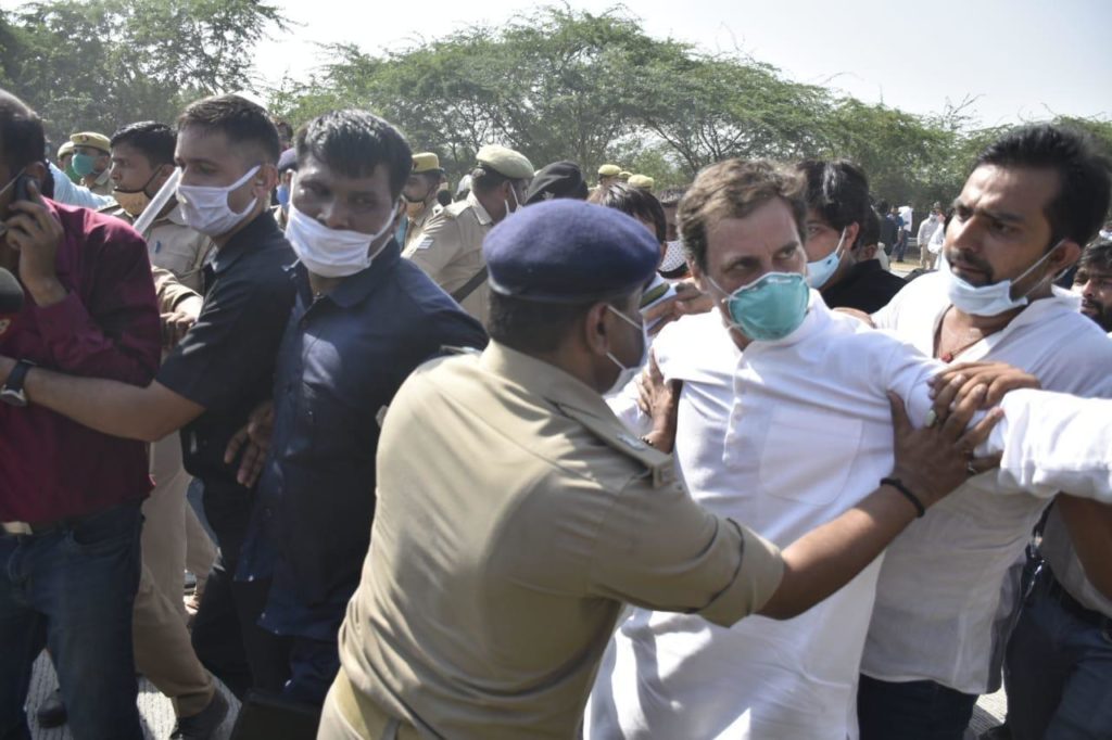 दुष्कर्म पीड़िता के परिजनों से मिलने हाथरस जा रहे राहुल को गिरफ्तारी के बाद छोड़ा गया