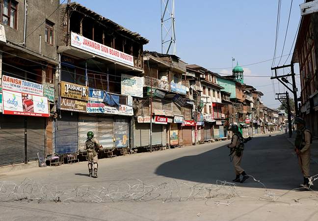 श्रीनगर के कुछ हिस्सों में 10 दिनों के कोरोना कर्फ्यू की घोषणा