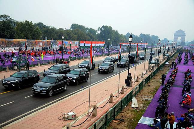 गणतंत्र दिवस के अवसर पर आज देशभक्ति के जोशीले नारो से गूंज उठा राजपथ