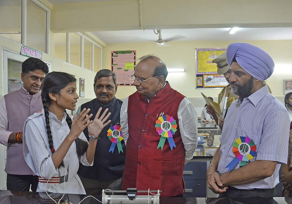 LG Delhi at Atal Adarsh Bengali Balika science lab, NDMC school