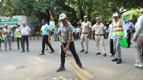 NDMC अध्यक्ष केशव चंद्रा ने बंगाली मार्केट से ‘श्रमदान’-सफाई अभियान का किया शुभारम्भ